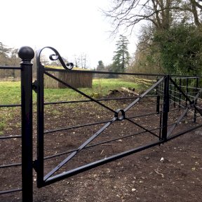 Double Metal Field Gates