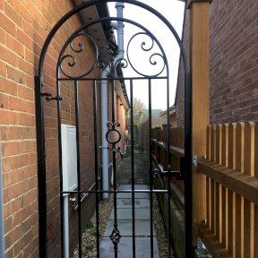 Side Gate