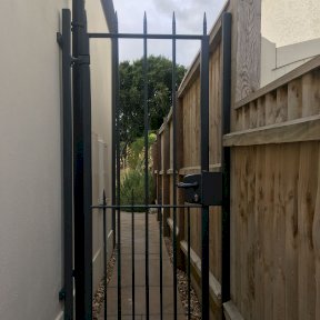 Side Gate